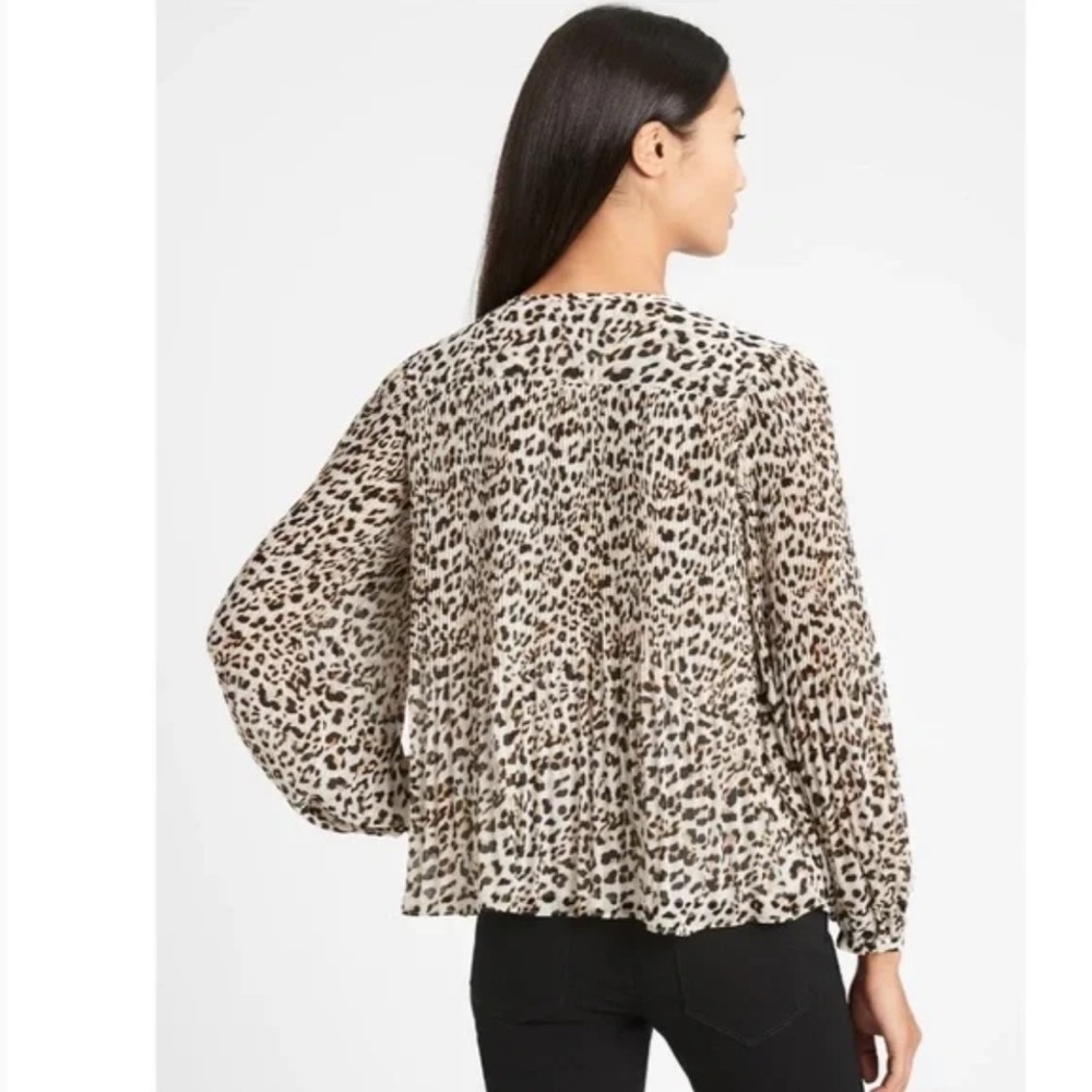 BANANA REPUBLIC animal print pleated top - Picture 8 of 8